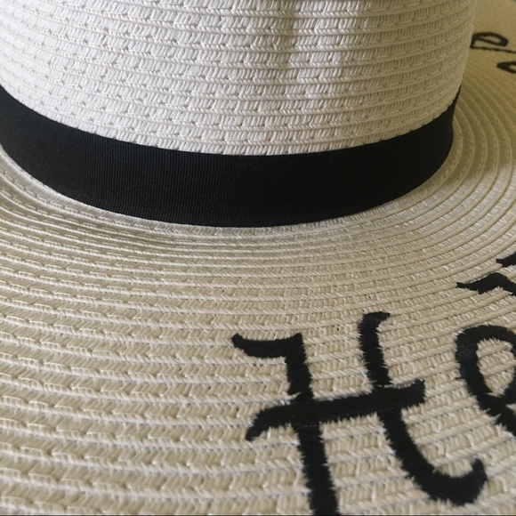 Big white/cream floppy beach hat - Picture 3 of 4